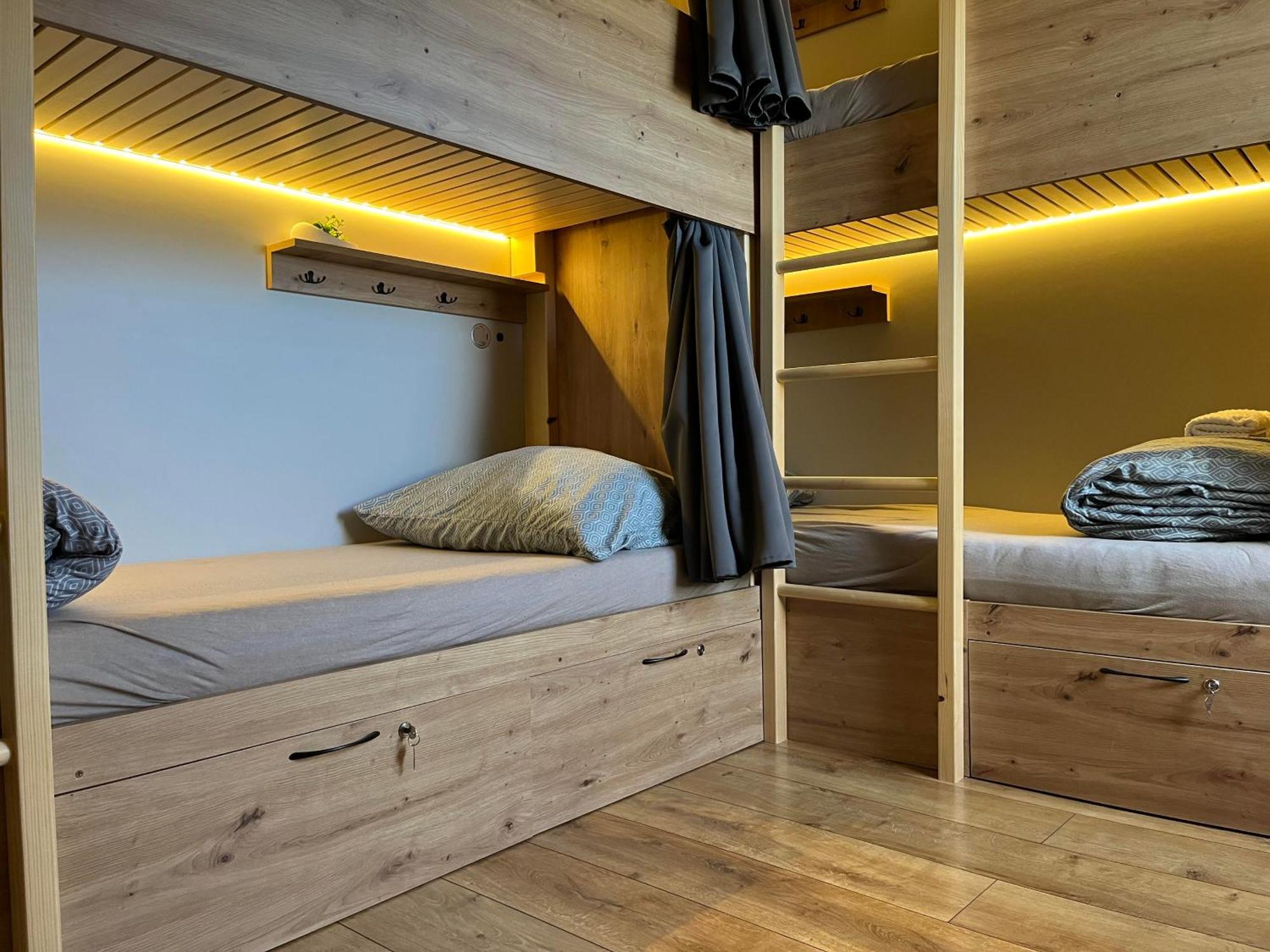 Sherpa'S Hostel High Tatras Strbske Pleso Exterior foto